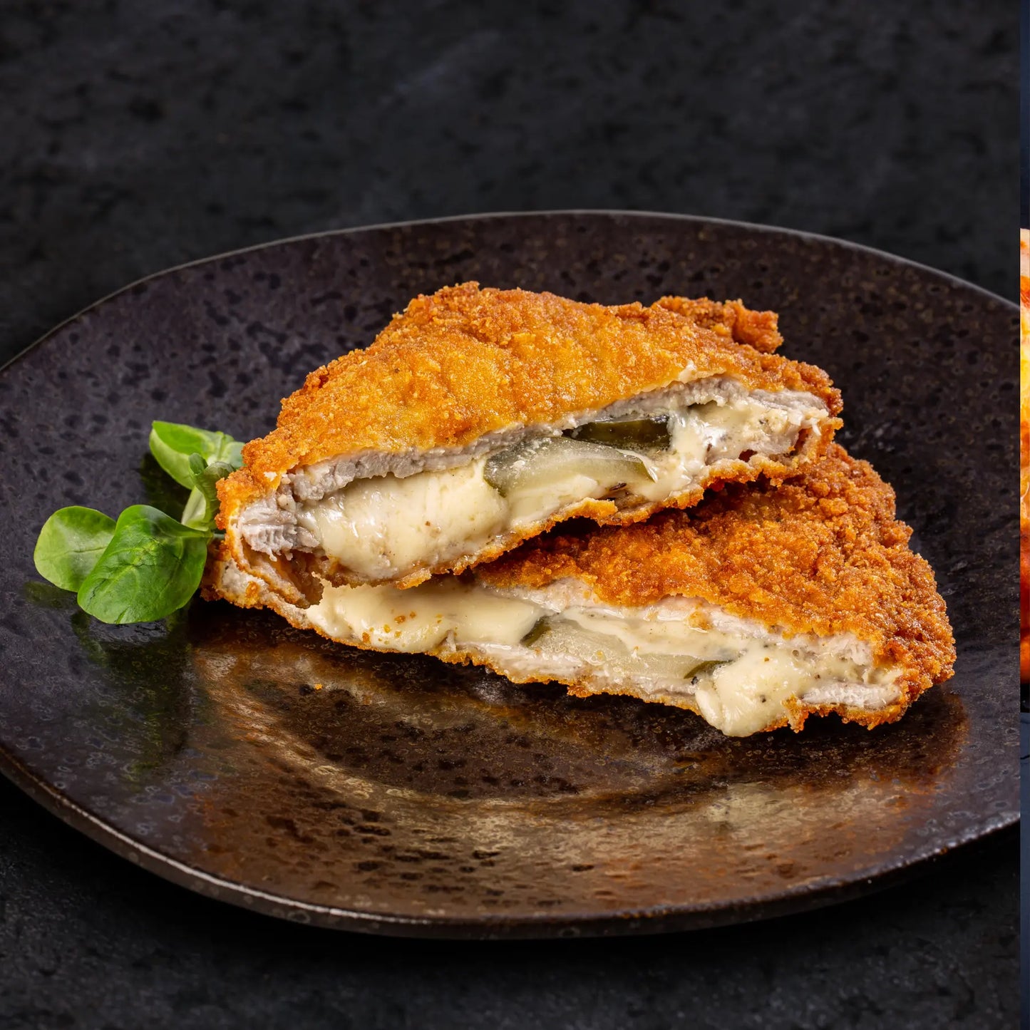 Poulet pané farci pommes et fromage brie. Livraison Québec